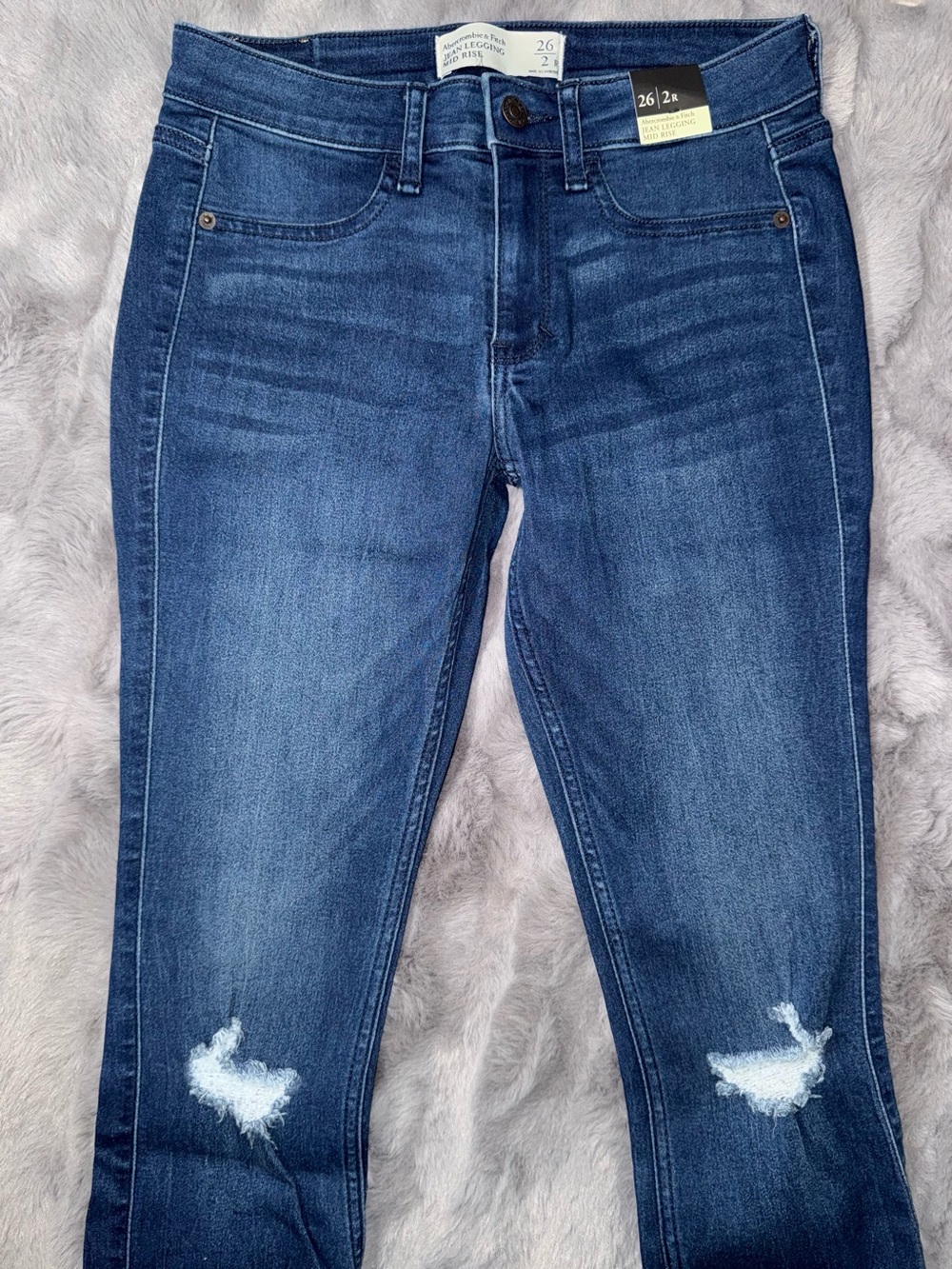 Abercrombie & Fitch Women’s Dark Blue Distressed Skinny Jeans NWT!